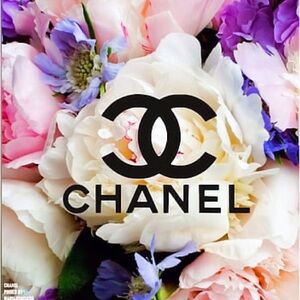 🌺Cosmetic case and books come in🌺